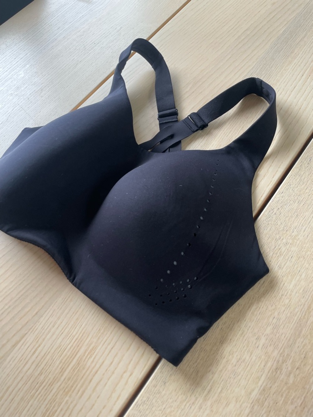 Lululemon AirSupport bra in black ladies size 34DDD running bra athletic bra
